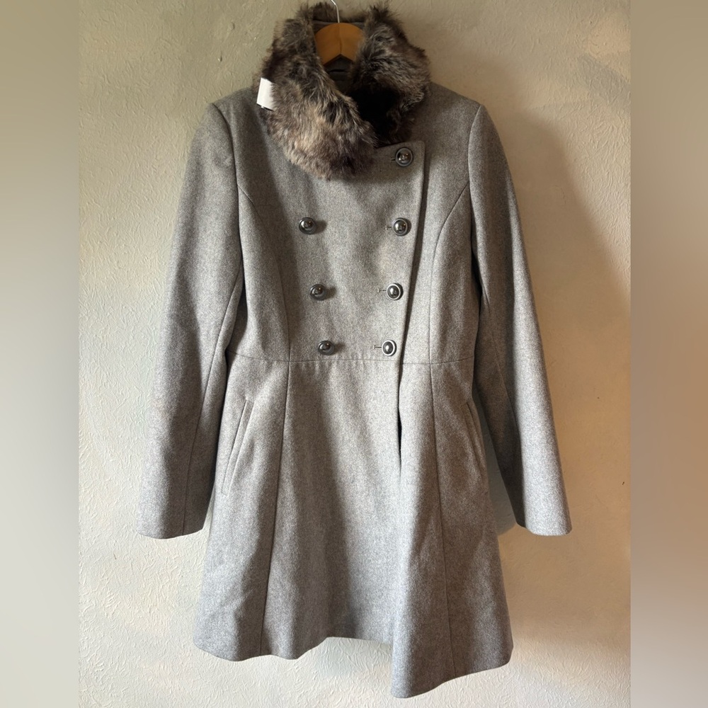 Via Spiga Gray Double-Breasted Women's Coat with Faux Fur Collar size 6